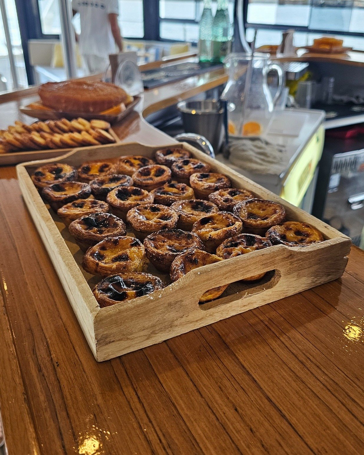 A travessa mais bonita que irão ver hoje. Quem também ficou com água na boca? 😋​

#foodpics #pasteldebelem #passeiodebarco #riotejo #lisboa #boattour #tagusriver #lisbon #travel #summer #fun #vacation #sailing #visitportugal #portugal