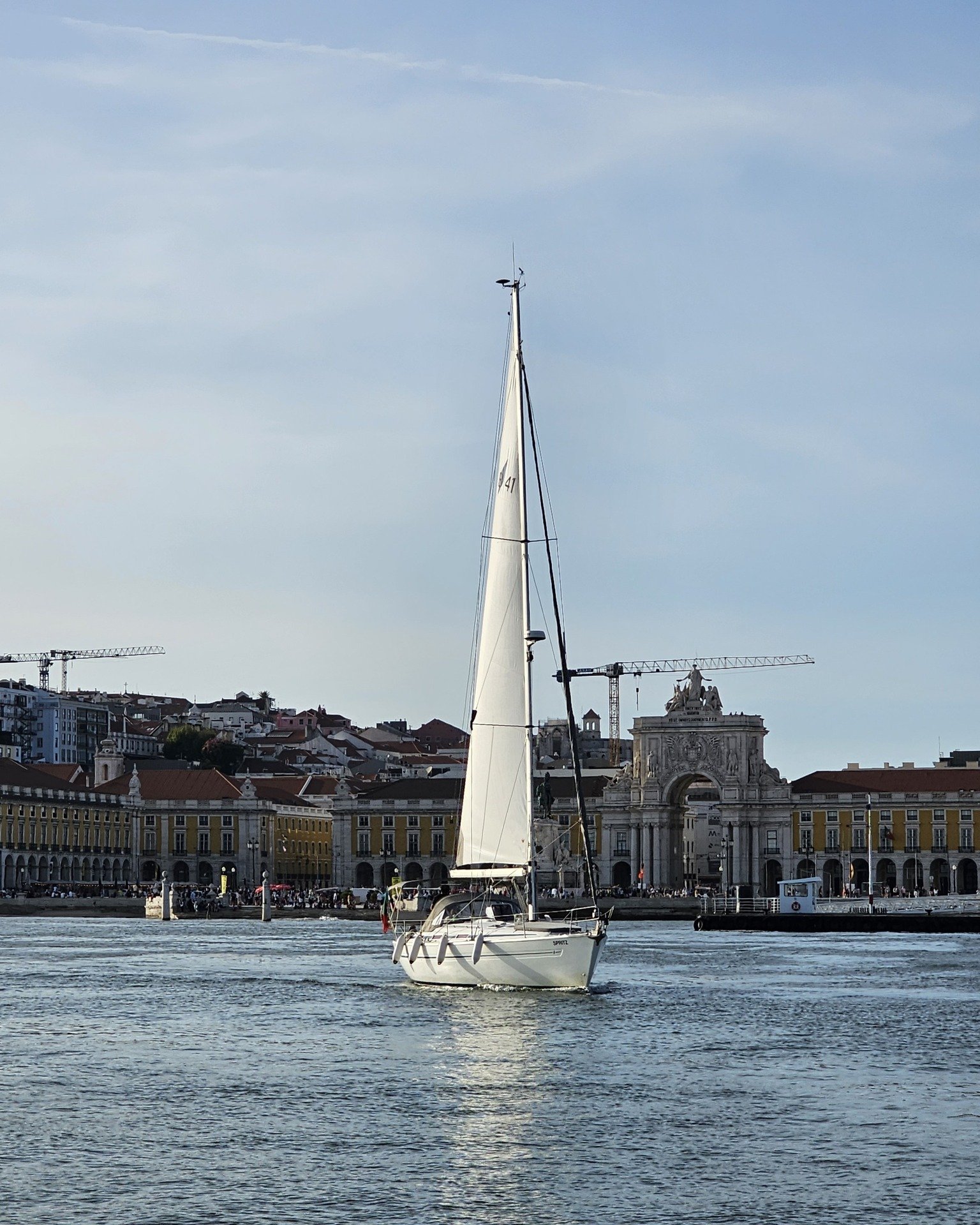 Desfrute de uma experiência a dois a bordo de um veleiro 🥰

#passeiodebarco #riotejo #lisboa #privateboattour #tagusriver #lisbon #travel #vacation #sailing #visitportugal #portugal