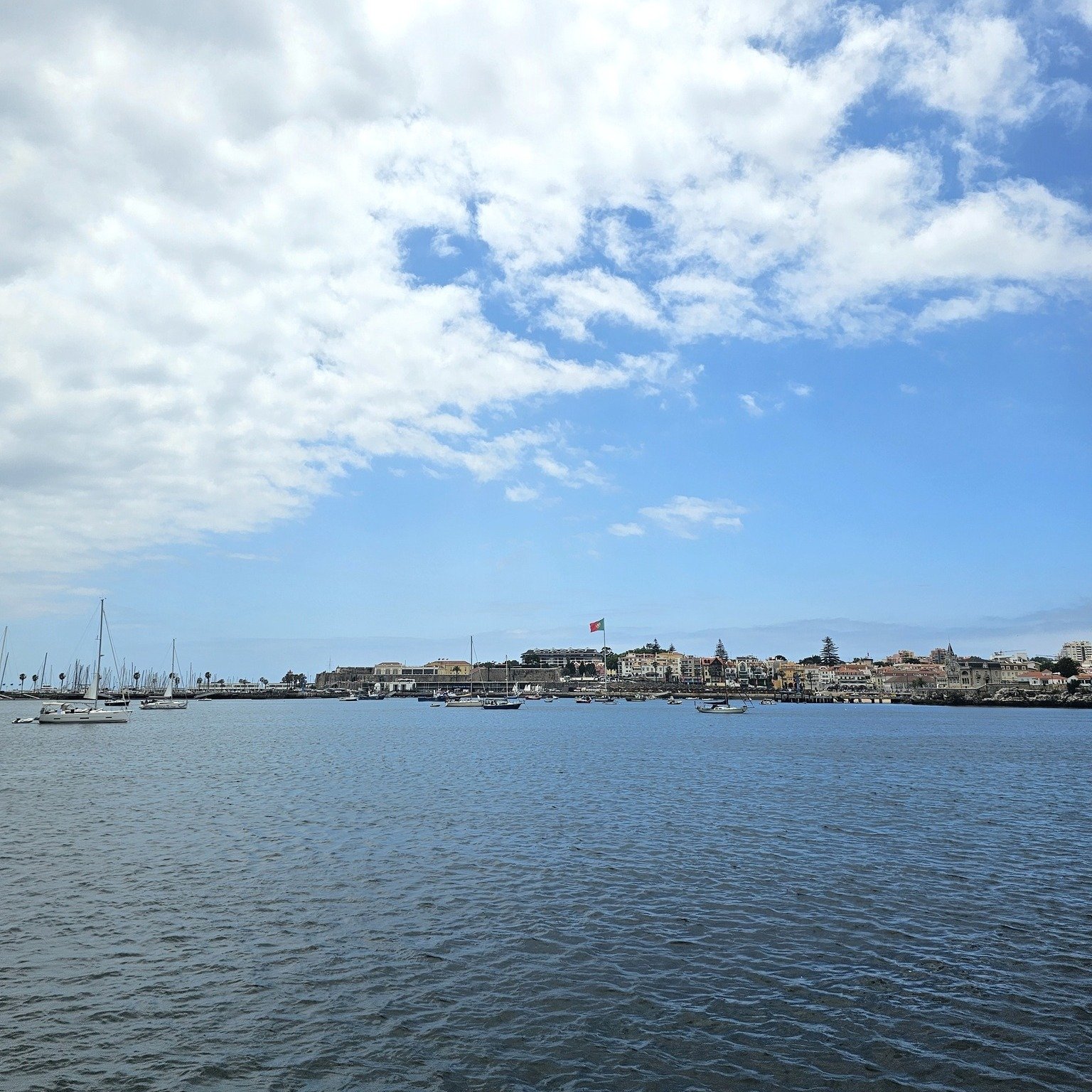 Hoje foi dia de passear até Cascais ⚓🤩

#cascais #cascaisportugal #passeiodebarco #riotejo #lisboa #privateboattour #tagusriver #lisbon #travel #vacation #sailing #visitportugal #portugal