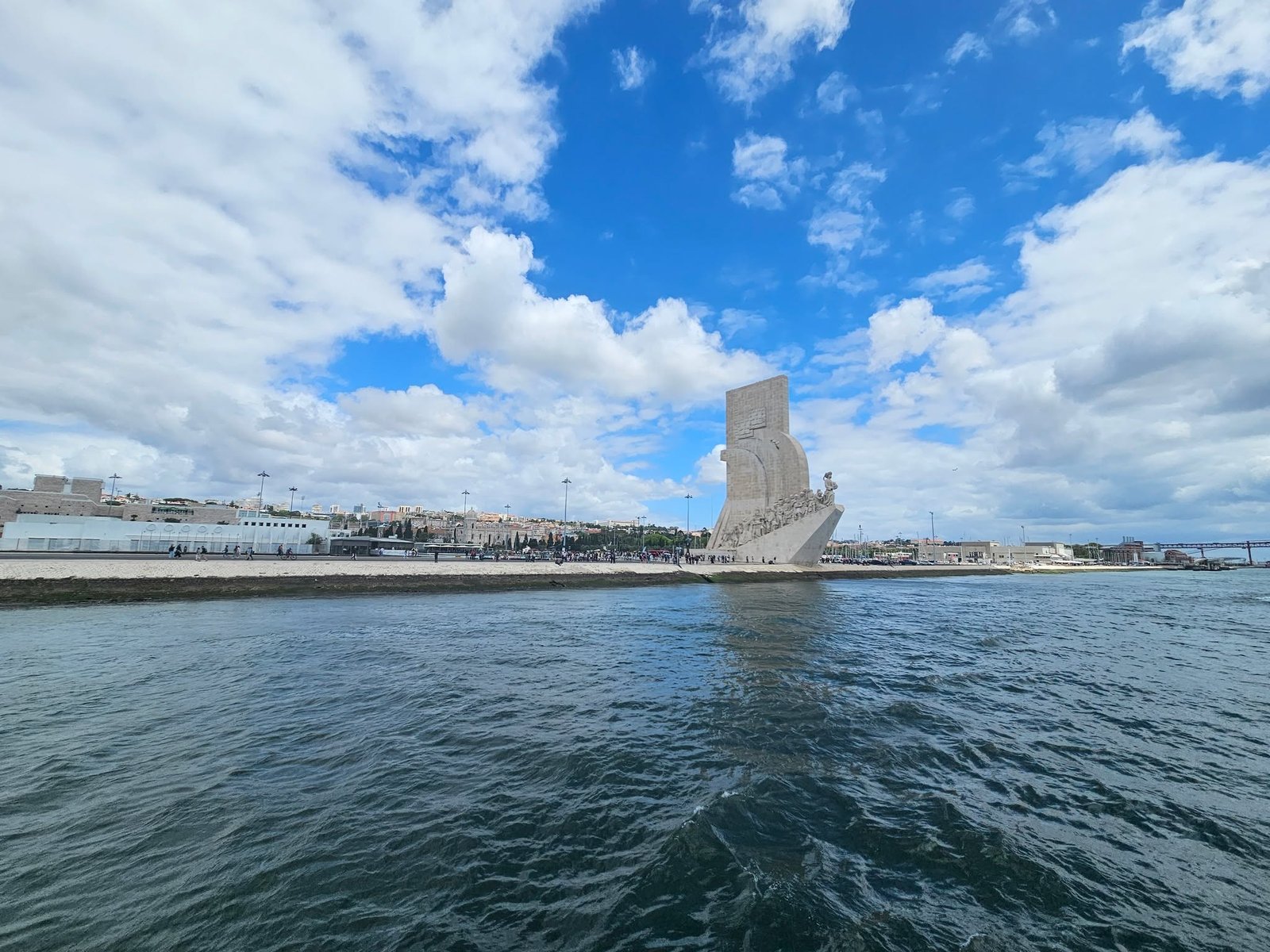 Descubra, desde o Rio Tejo, os 56 metros de altura deste famoso monumento Português 😄

#monumentoshistoricos #passeiodebarco #boattour #trip #tagusriver #riotejo #lisboa #lisbon #travel #sailing #visitportugal #portugal #europe