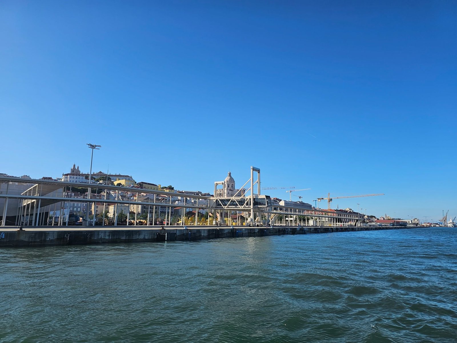 Passando pelo Terminal de Cruzeiros de Lisboa 🛳

#passeiodebarco #boattour #trip #tagusriver #riotejo #lisboa #lisbon #travel #sailing #visitportugal #portugal #europe