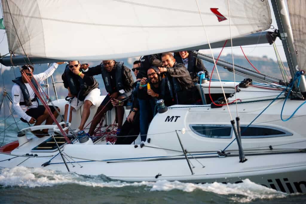Friendship and joy during a regatta on the River Tagus. The opportunity to strengthen the bonds of friendship