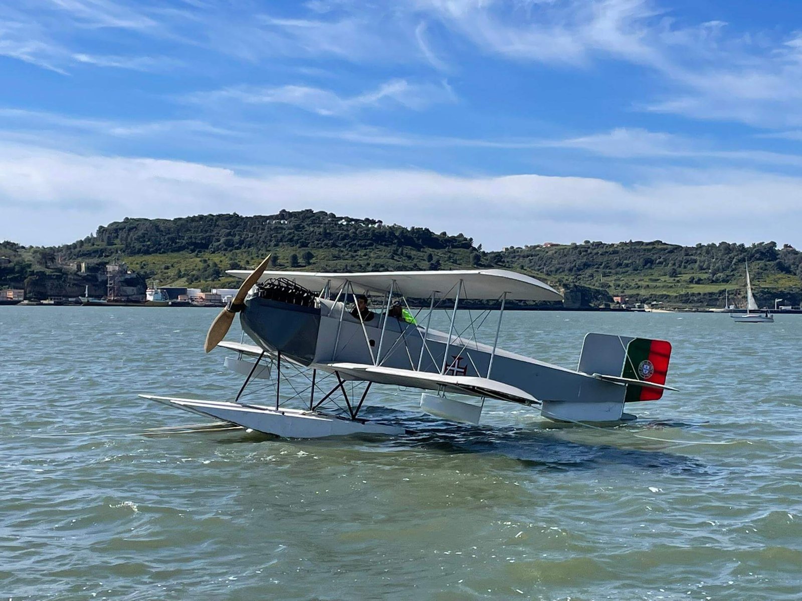 Hidroavión en el Tajo