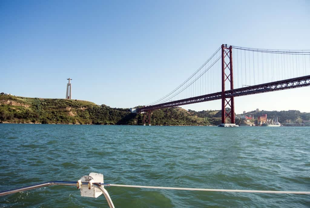 Ponte sobre o Tejo e Cristo Rei