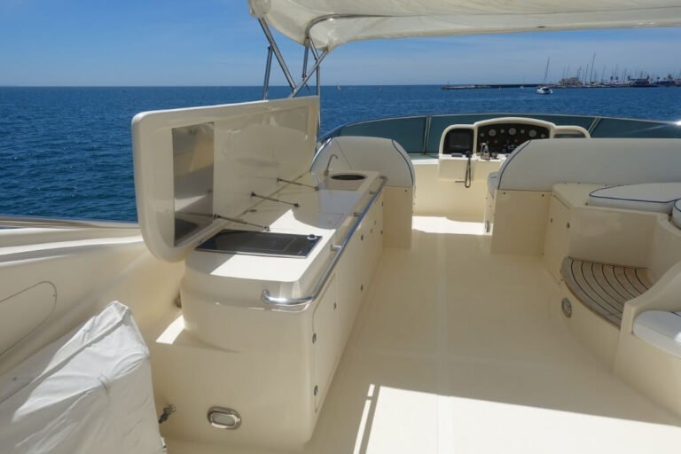 Flybridge. Support equipment