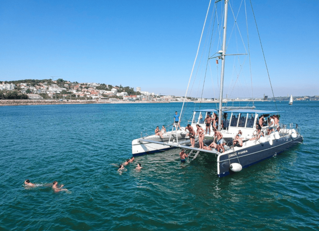 Diving and lots of fun on the Terrace Catamaran