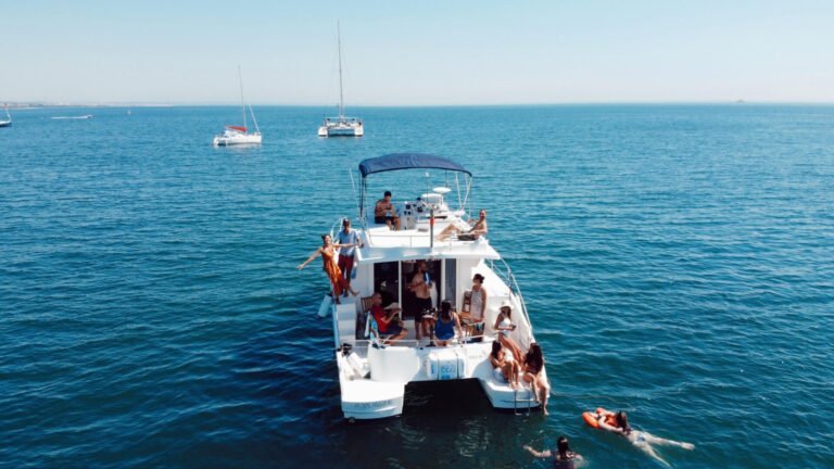 Laughter and joy on a boat trip along the Tagus River
