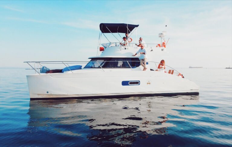 Exploring the beauty of the Tagus River on an unforgettable boat tour