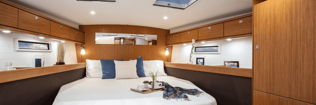 Sailboat bow suite