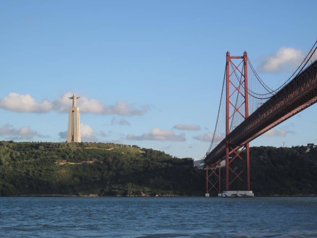 Puente 25 de Abril y Cristo Rey