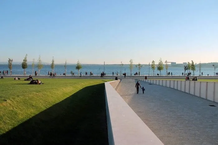A perspective of the remodeled Ribeira das Naus with people walking