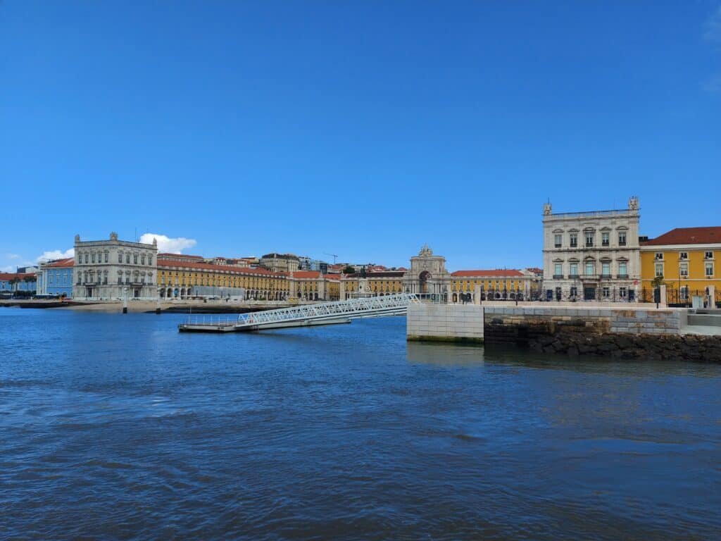 Plaza del Comercio vista desde la Estación Fluvial Sur y Sureste