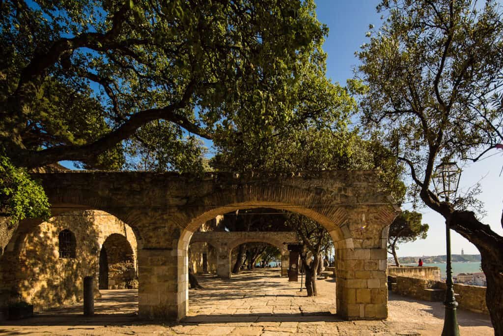 Los jardines del Castillo de São Jorge