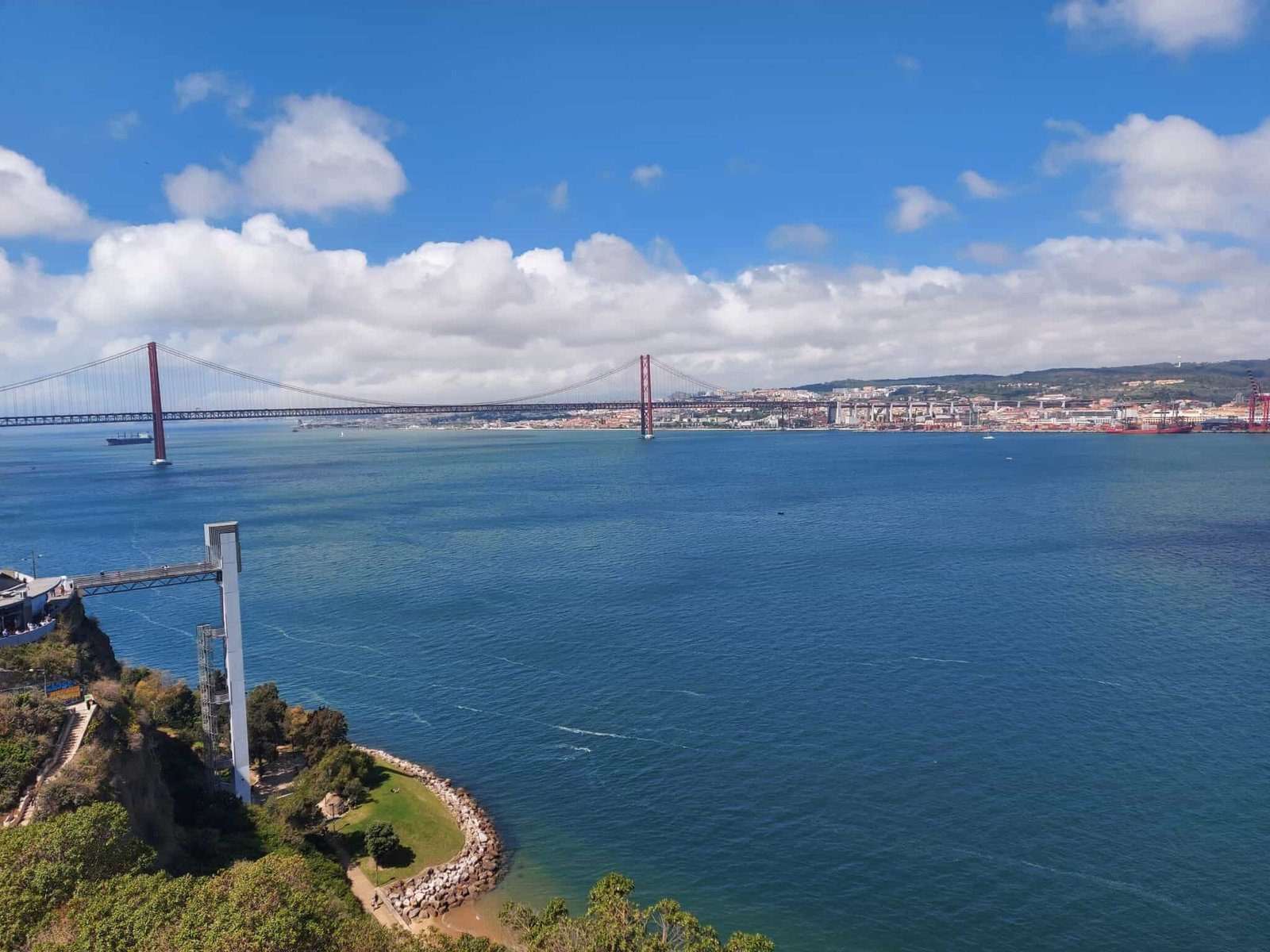 View of the panoramic elevator, with the Tagus and the 25 de Abril Bridge in the background