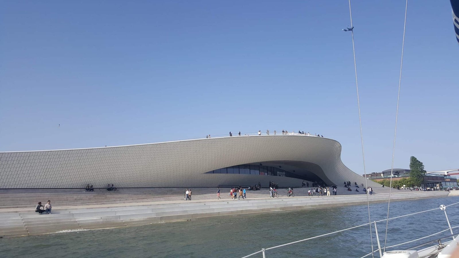 MAAT seen from the Tagus River