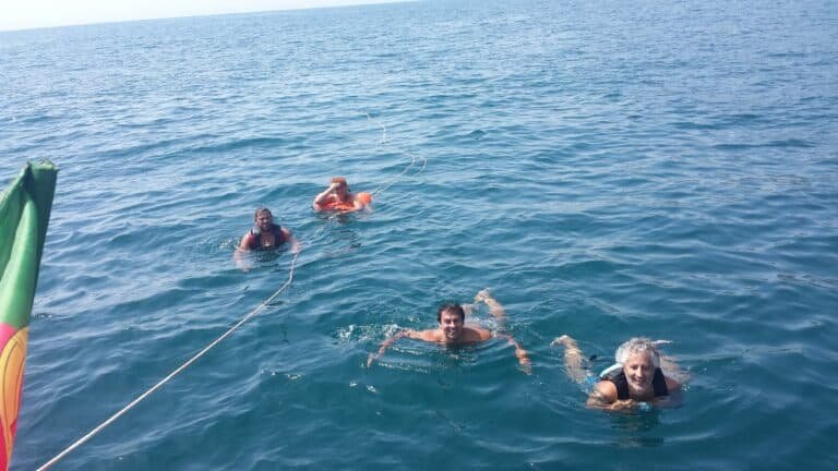 Safe diving with friends