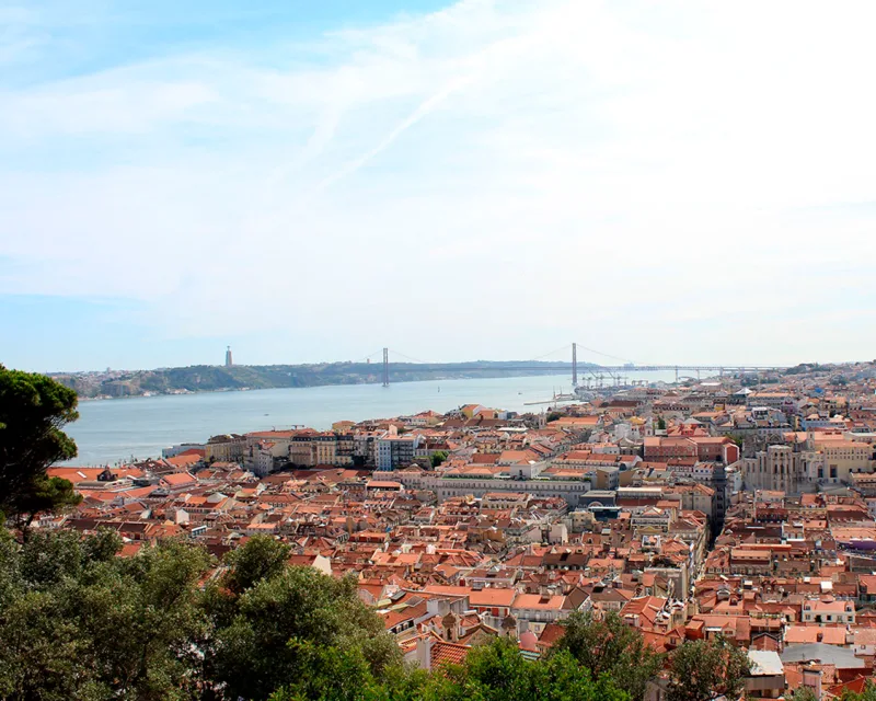 Vista de los barrios de Lisboa desde el mirador del Castelo de S Jorge