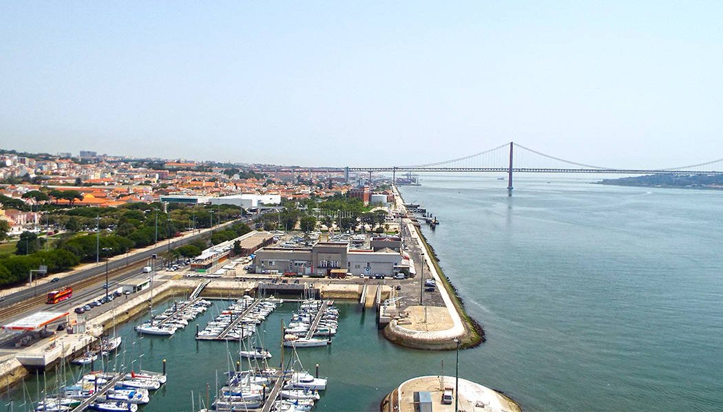 Vistas desde el mirador del Monumento a los Descubrimientos a la dársena de Belém y al río