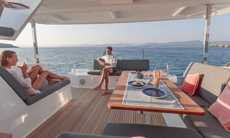 The space is large and welcoming, ideal for relaxing during navigation.