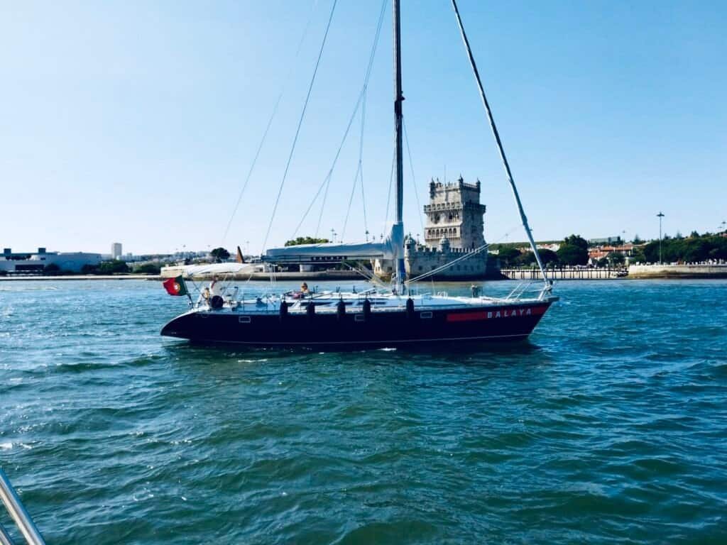 This sailboat took part in the famous Netflix series "Rabo de Peixe".