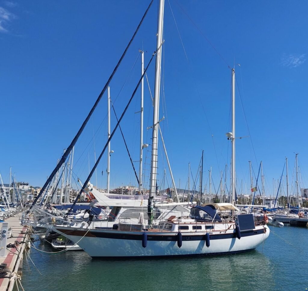 Velero visto de lado