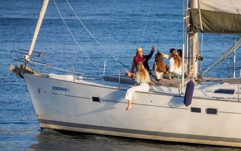 A boat tour with friends on the Tagus River