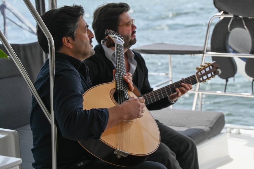 A autenticidade do fado ao vivo torna esta experiência privada única e memorável.