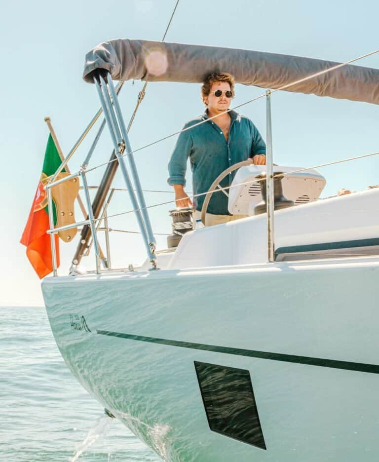 Skipper naviguant sur le Hanse 508