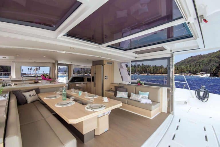 Saloon ready to receive the guests on board