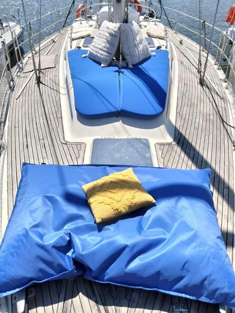 Ideal for sunbathing while sailing the Tagus River