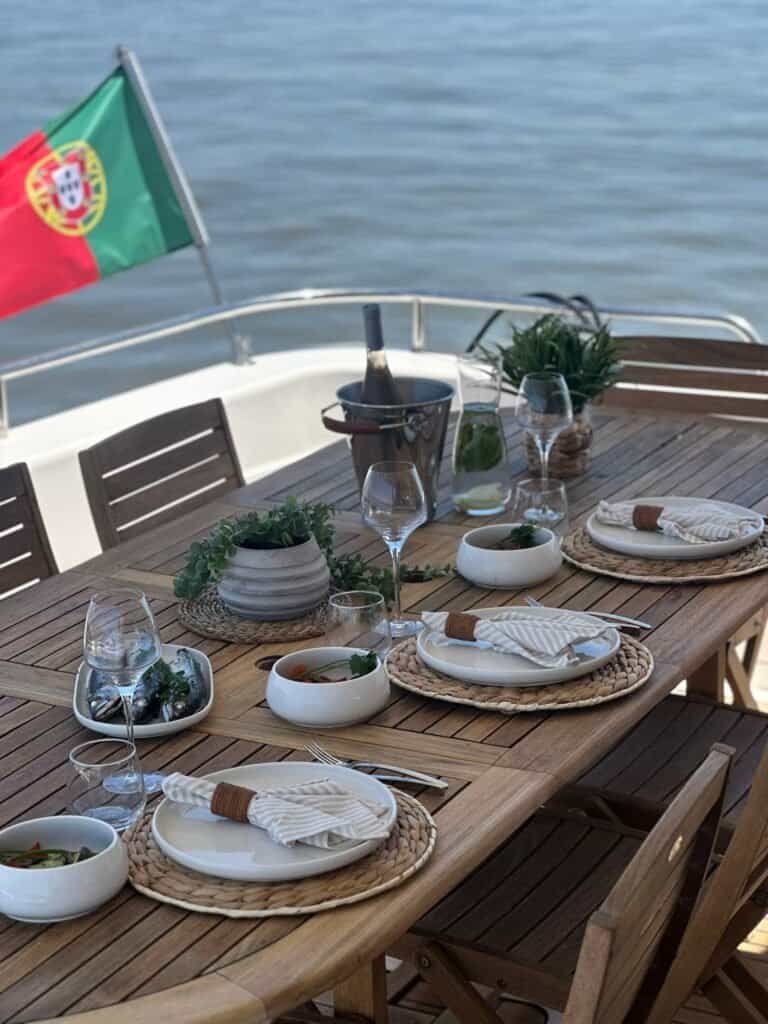 Perfeito para refeições ao pôr do sol durante um passeio privado em Lisboa.
