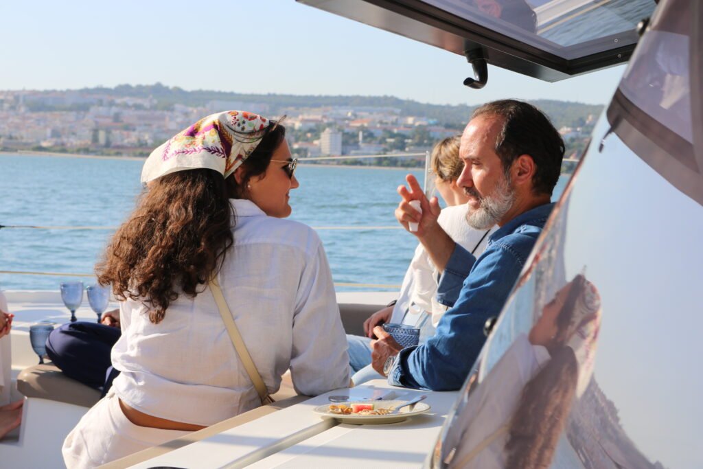 O evento combinou gastronomia, sofisticação e networking num cenário privilegiado sobre o Tejo.