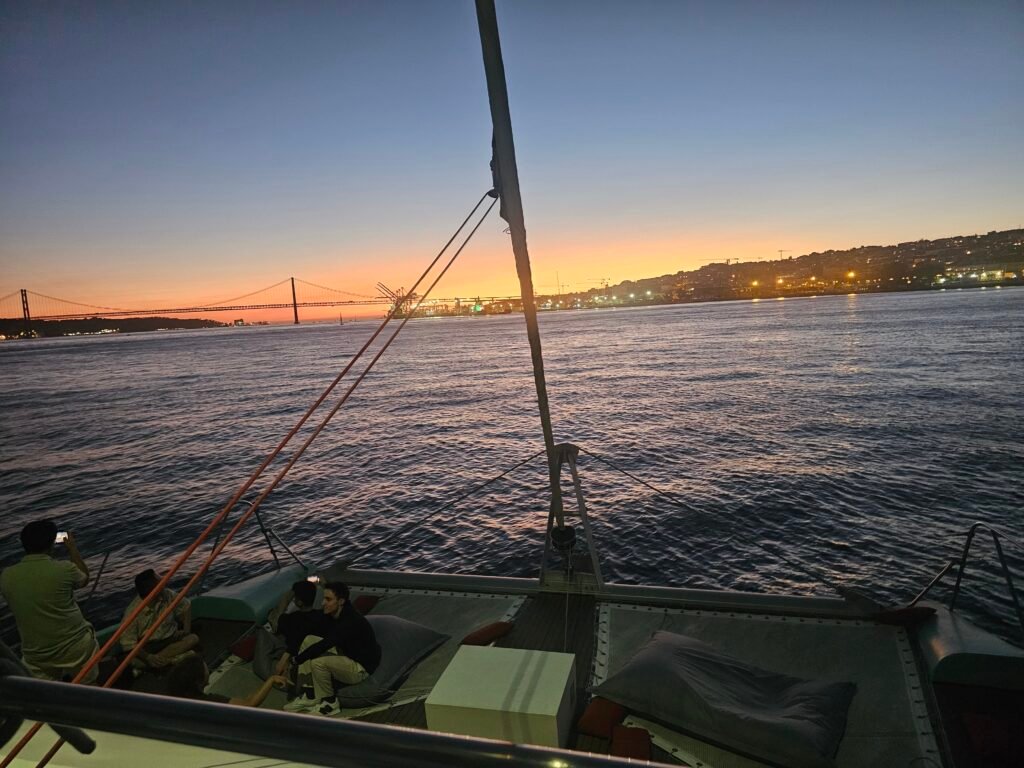 Pôr-do-sol, Networking e as vistas sobre a cidade de Lisboa