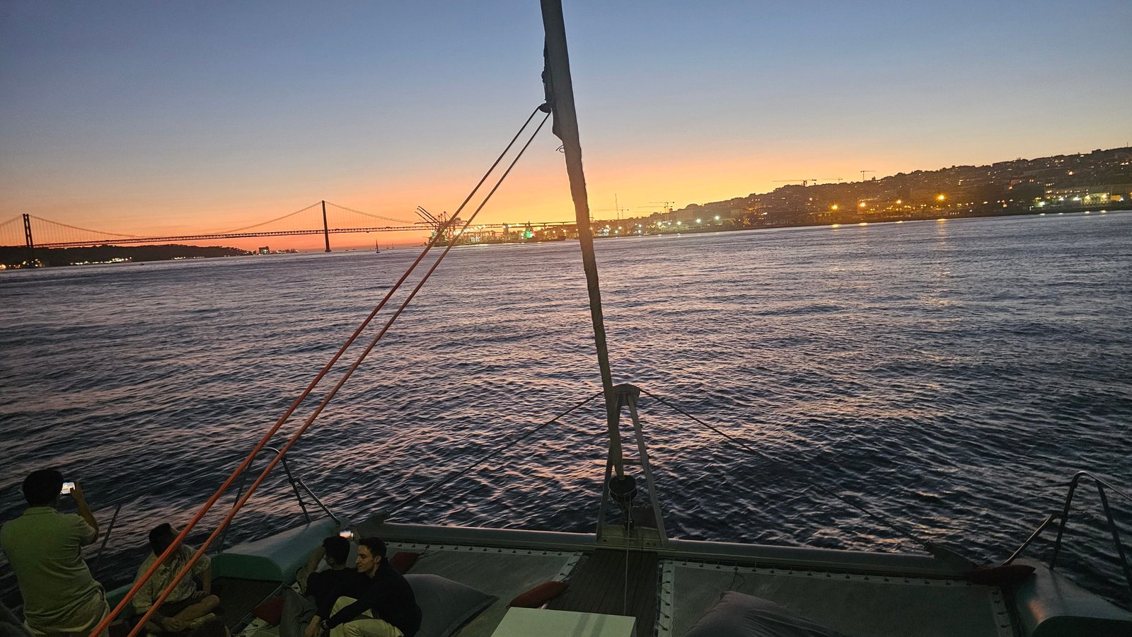 Pôr-do-sol, Networking e as vistas sobre a cidade de Lisboa