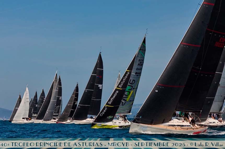 Several high-performance yachts at the starting line, with Syone's boat at the centre of the fleet