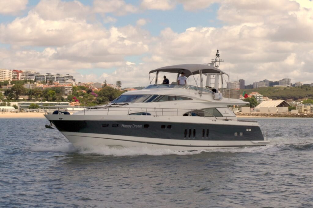 Ideal for charters and tours along the coast of Cascais and Lisbon.