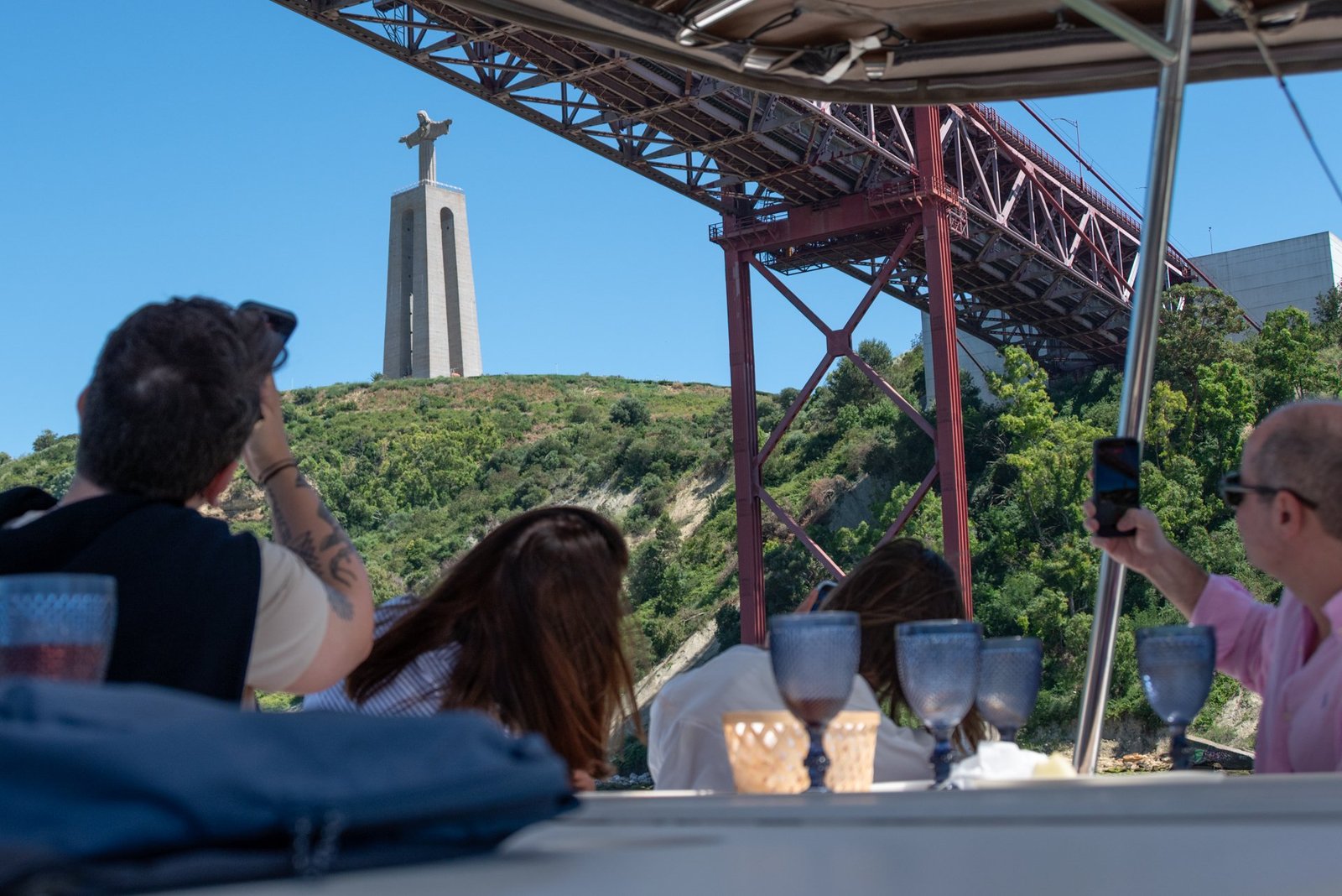 FAM Trip with Andaz Lisbon: Brazilian travel agency professionals on board during the “Lisbon to your Heart” experience with live fado.